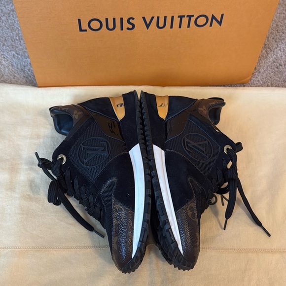 Louis Vuitton - Picture 14 of 17